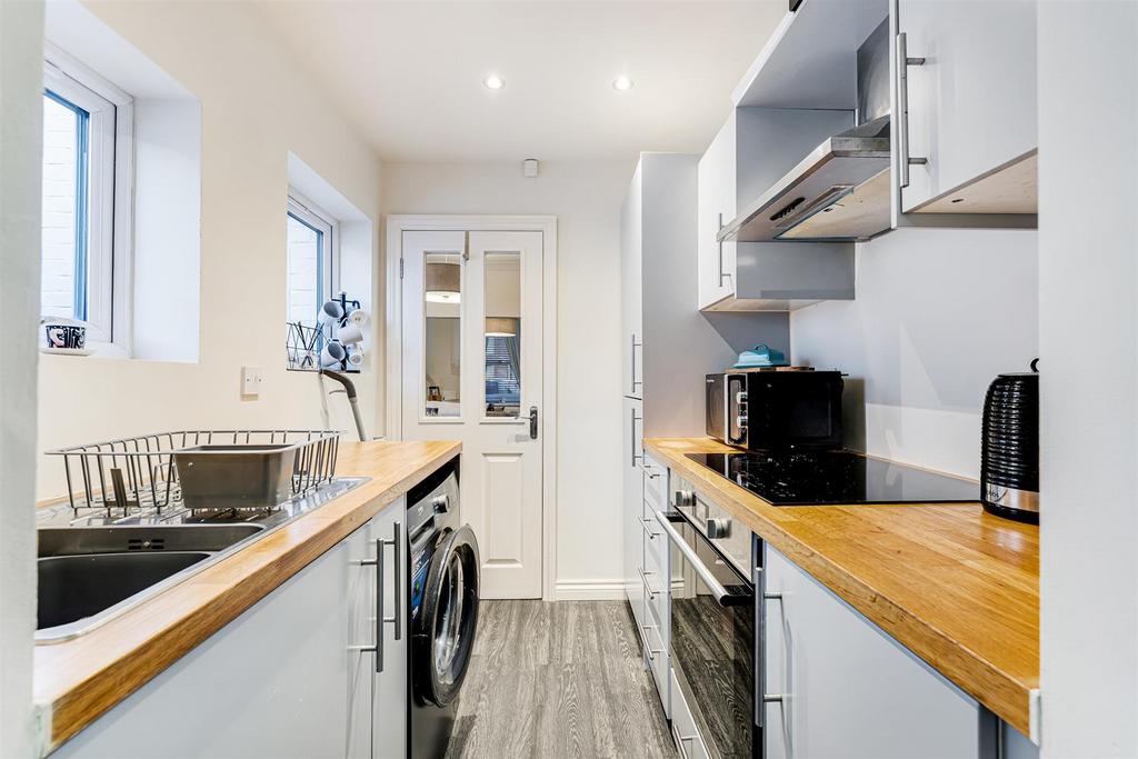 63 Albany Road kitchen 3.jpg