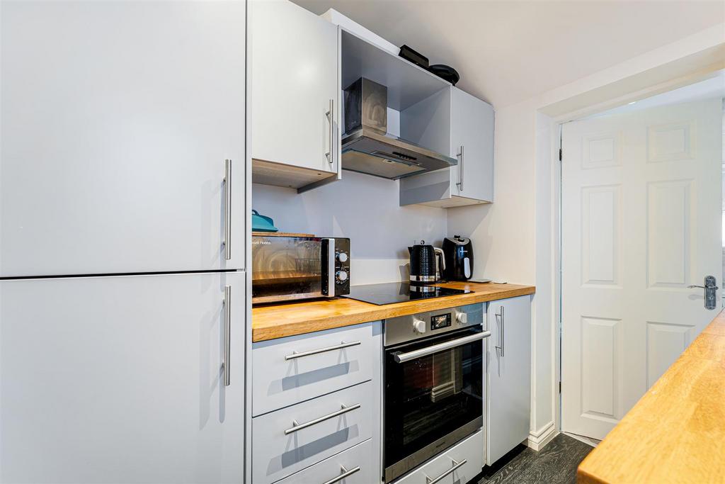 63 Albany Road kitchen.jpg