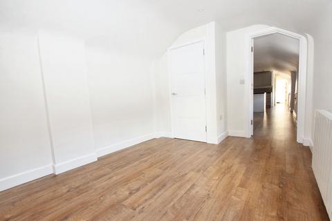 undefined, Cornmarket, Thame OX9