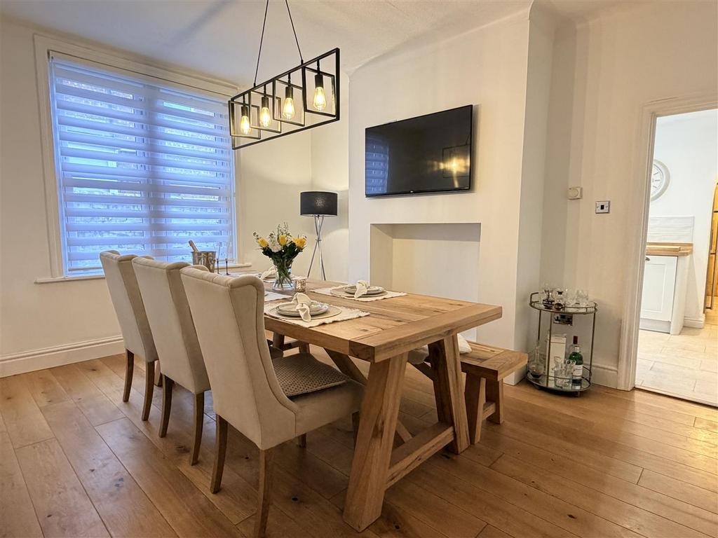 Dining/sitting room