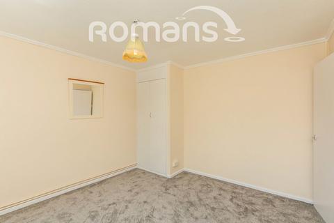 2 bedroom flat to rent, Goughs Meadow, Sandhurst, GU47