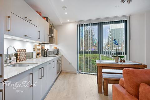 3 bedroom apartment for sale, Radial Avenue, LONDON