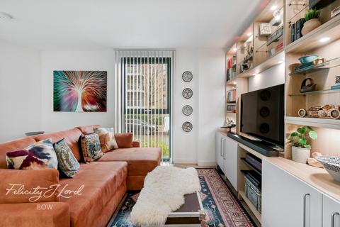 3 bedroom apartment for sale, Radial Avenue, LONDON