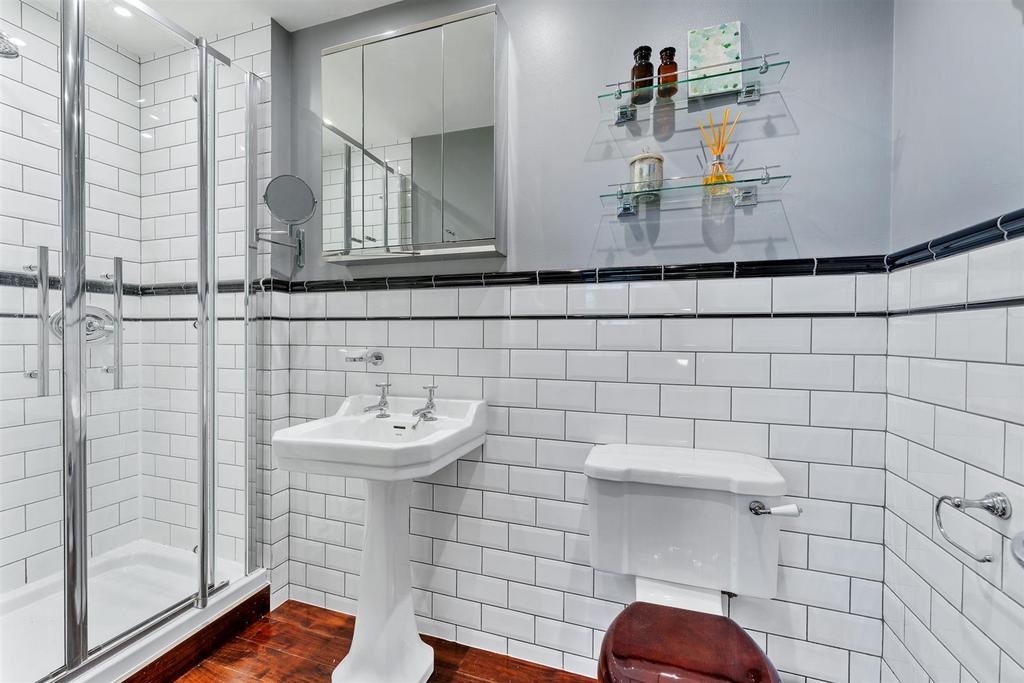 Bed 1 En Suite