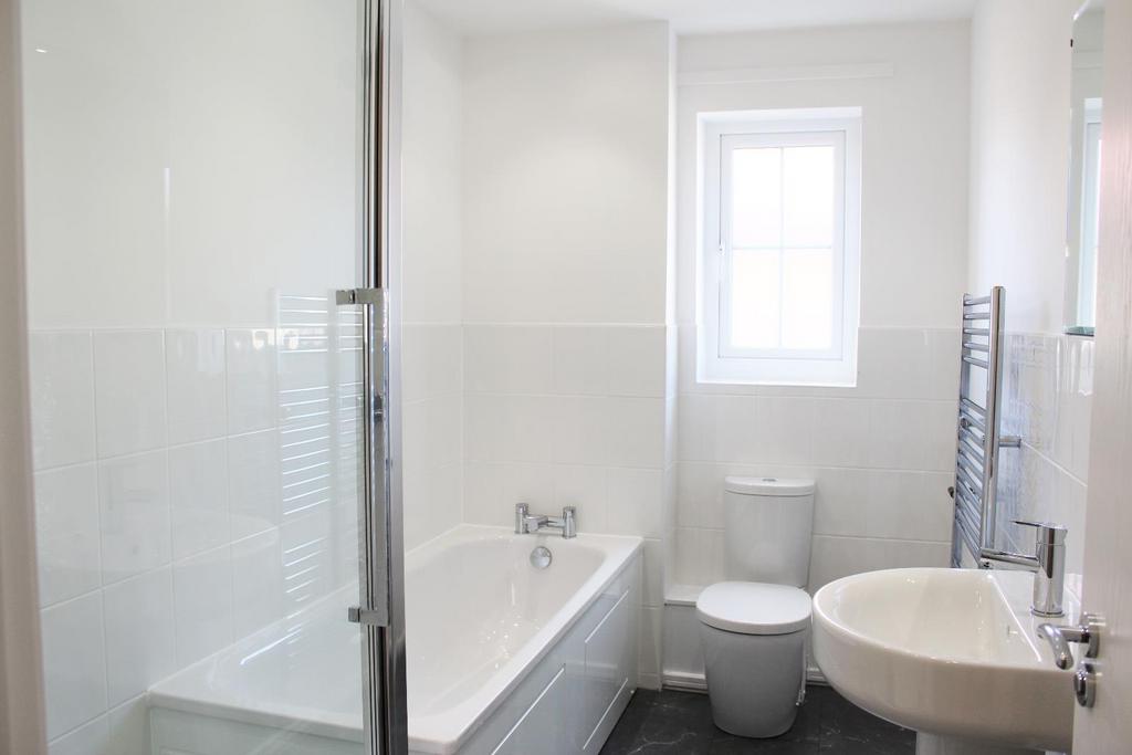 Lyn Bathroom Dif Rent.jpg