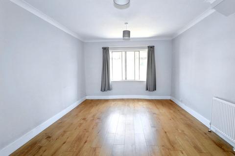 1 bedroom bedsit to rent, New Haw Road, Addlestone KT15