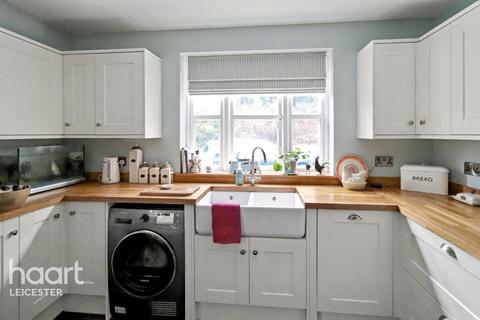 3 bedroom cottage for sale, Long Lane, Leicester