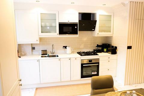 2 bedroom terraced house to rent, Halford Close, Edgware, HA8