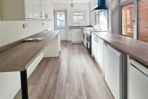 2 bedroom flat to rent, Dawlish Avenue, Hampshire SO15
