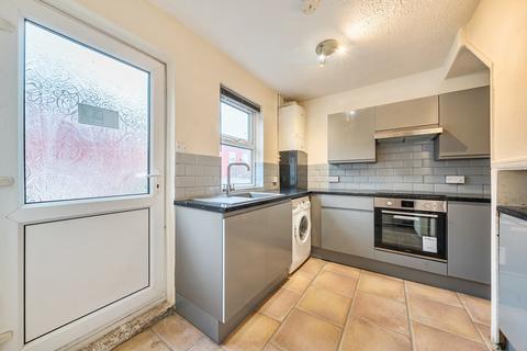 3 bedroom terraced house to rent, Aviary Place, Armley, Leeds, LS12