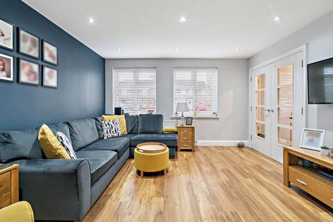 4 bedroom semi-detached house for sale, Leas Drive, Iver SL0