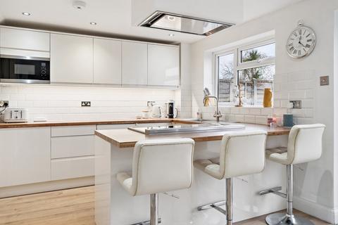 4 bedroom semi-detached house for sale, Leas Drive, Iver SL0