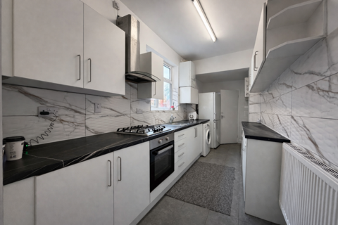 3 bedroom terraced house to rent, Lewisham Road, Smethwick, West Midlands, B66