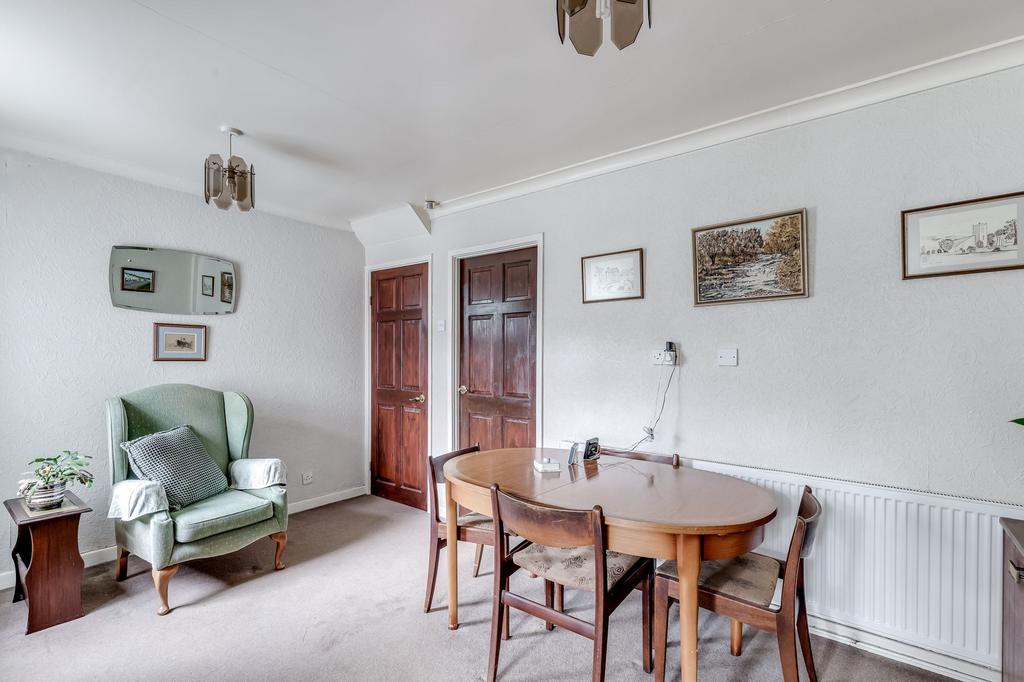 Sitting/dining room