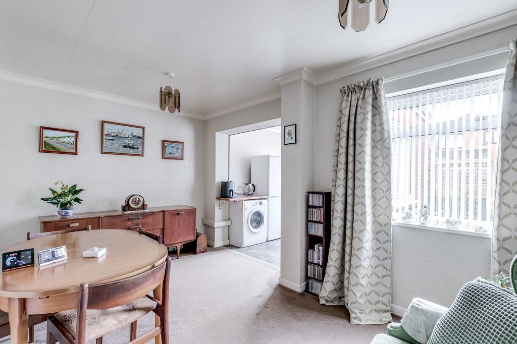 Sitting/dining room