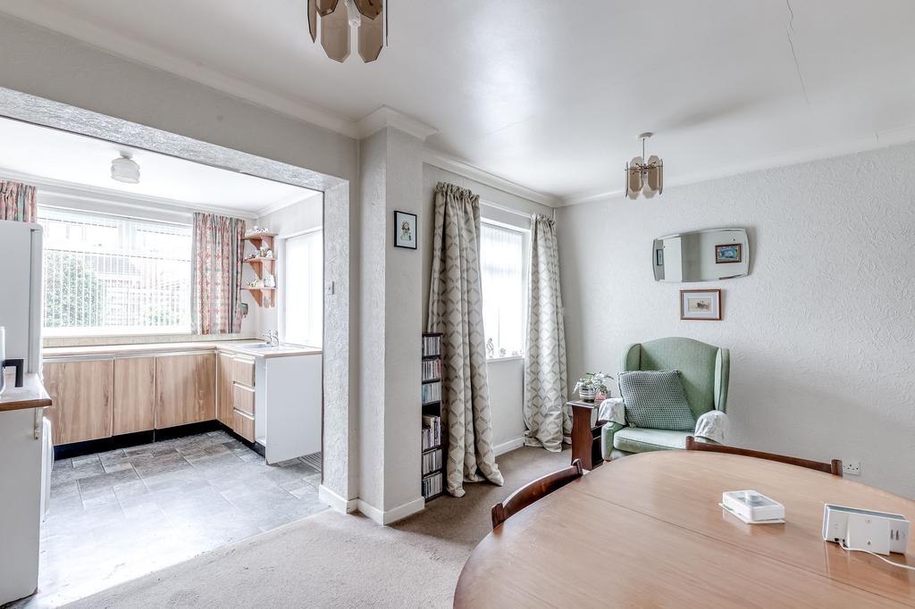 Sitting/dining room