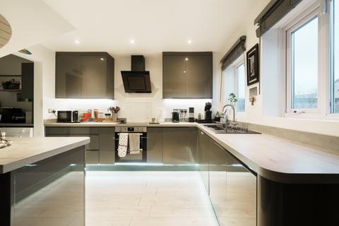 3 bedroom detached house for sale, Sparrow Court, Lee-on-the-Solent, Hampshire, PO13