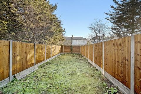 1 bedroom flat for sale, Aldborough Road South, Seven Kings
