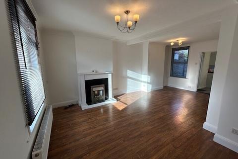 2 bedroom terraced house to rent, Canterbury Road, CO2