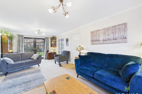 4 bedroom detached house for sale, Chelwood Drive, Herongate, Shrewsbury