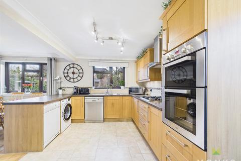 4 bedroom detached house for sale, Chelwood Drive, Herongate, Shrewsbury