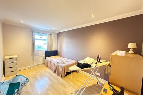 4 bedroom house to rent, Raynville Walk, Leeds, West Yorkshire, LS13