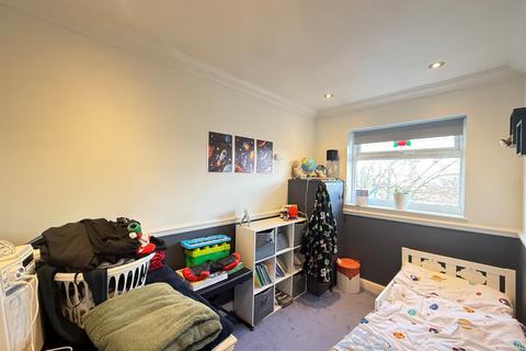 4 bedroom house to rent, Raynville Walk, Leeds, West Yorkshire, LS13