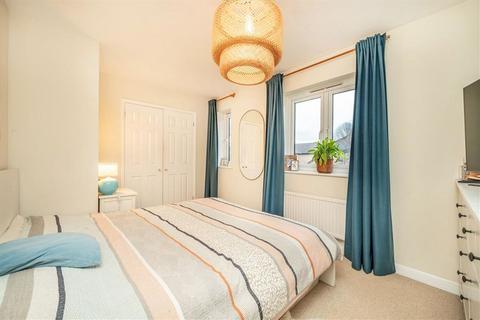 3 bedroom house to rent, Kingsmead Close, Teddington TW11