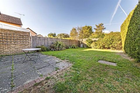 3 bedroom house to rent, Kingsmead Close, Teddington TW11