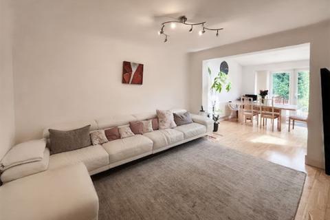 5 bedroom detached house to rent, St. Margarets Road, Edgware, HA8