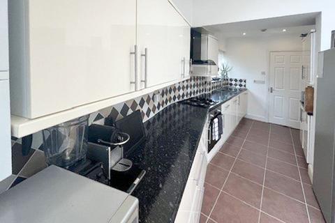 5 bedroom detached house to rent, St. Margarets Road, Edgware, HA8