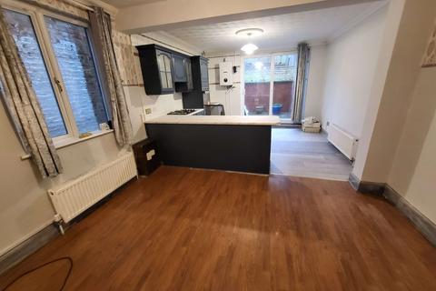 3 bedroom terraced house to rent, Luton LU1