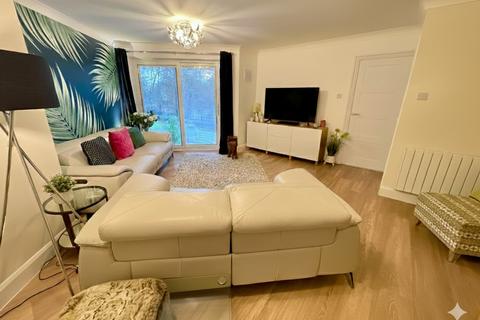 undefined, Queens Court, Knights Field, Luton, Bedfordshire, LU2 7LN