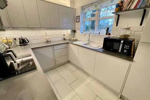 undefined, Queens Court, Knights Field, Luton, Bedfordshire, LU2 7LN