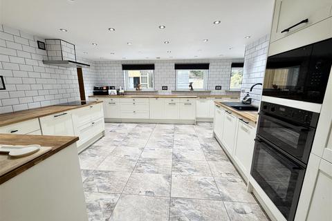 3 bedroom detached house for sale, Pickwood Lane, Norland,