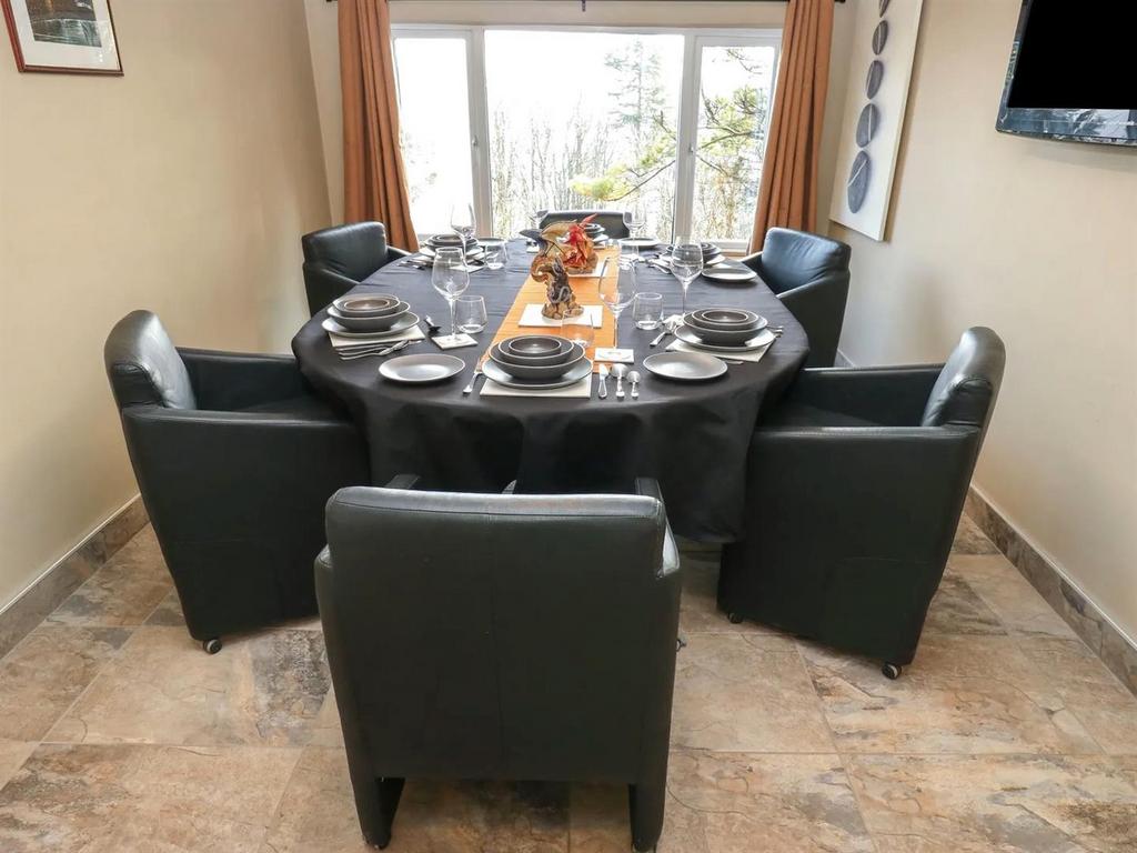 Dining room .jpg