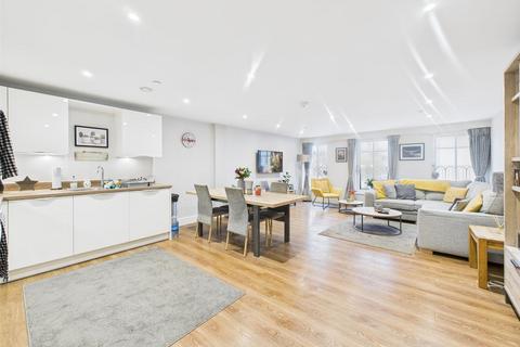 1 bedroom house for sale, LARGE ONE BEDROOM APARTMENT