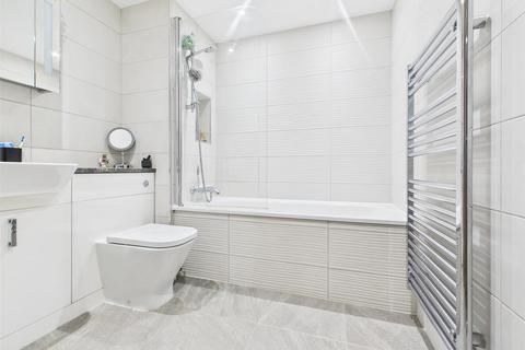1 bedroom house for sale, LARGE ONE BEDROOM APARTMENT