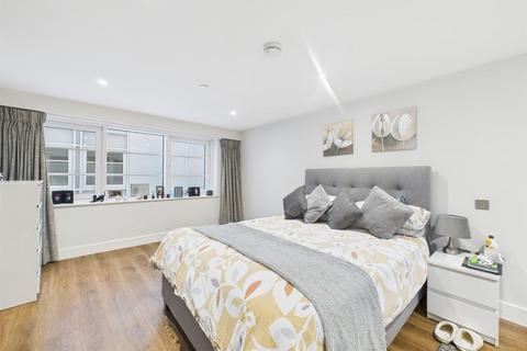1 bedroom house for sale, LARGE ONE BEDROOM APARTMENT