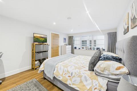 1 bedroom house for sale, LARGE ONE BEDROOM APARTMENT