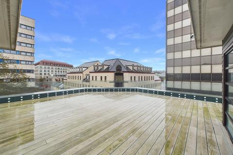 1 bedroom house for sale, LARGE ONE BEDROOM APARTMENT