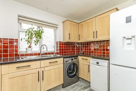 2 bedroom flat to rent, Alexandria Road, London W13