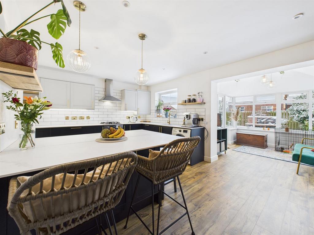 Open plan kitchen/diner: