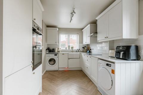 3 bedroom semi-detached house for sale, Pickwick Drive, Blundeston