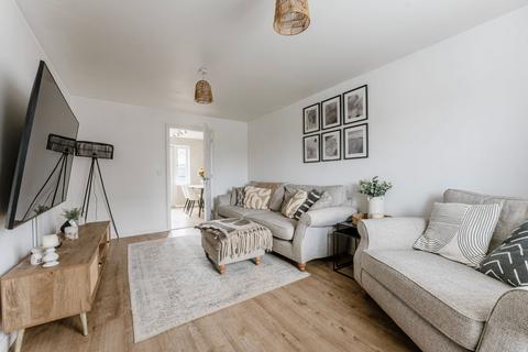 3 bedroom semi-detached house for sale, Pickwick Drive, Blundeston