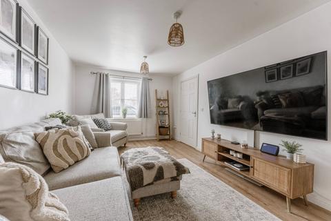 3 bedroom semi-detached house for sale, Pickwick Drive, Blundeston