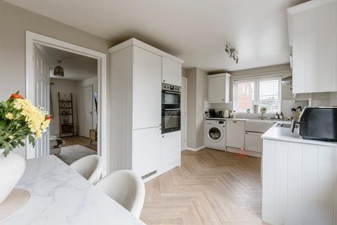 3 bedroom semi-detached house for sale, Pickwick Drive, Blundeston