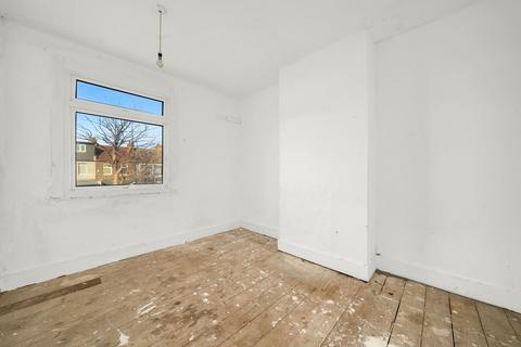 3 bedroom end of terrace house for sale, Saxon Road, Ilford IG1