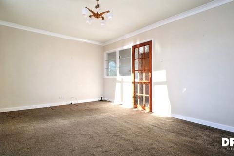 3 bedroom semi-detached house for sale, Harthill Rise, Gildersome, Leeds