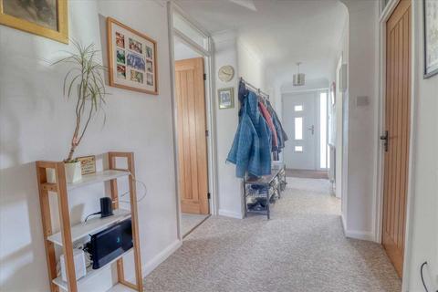 3 bedroom bungalow for sale, frinton on sea CO13